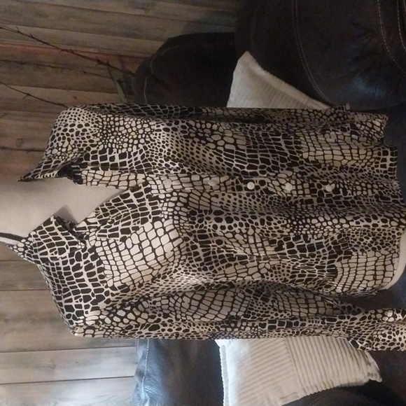 Talbots Women Button Up Shirt Beige Animal Print Long Sleeve Cuff Stretch 12 - Picture 5 of 9